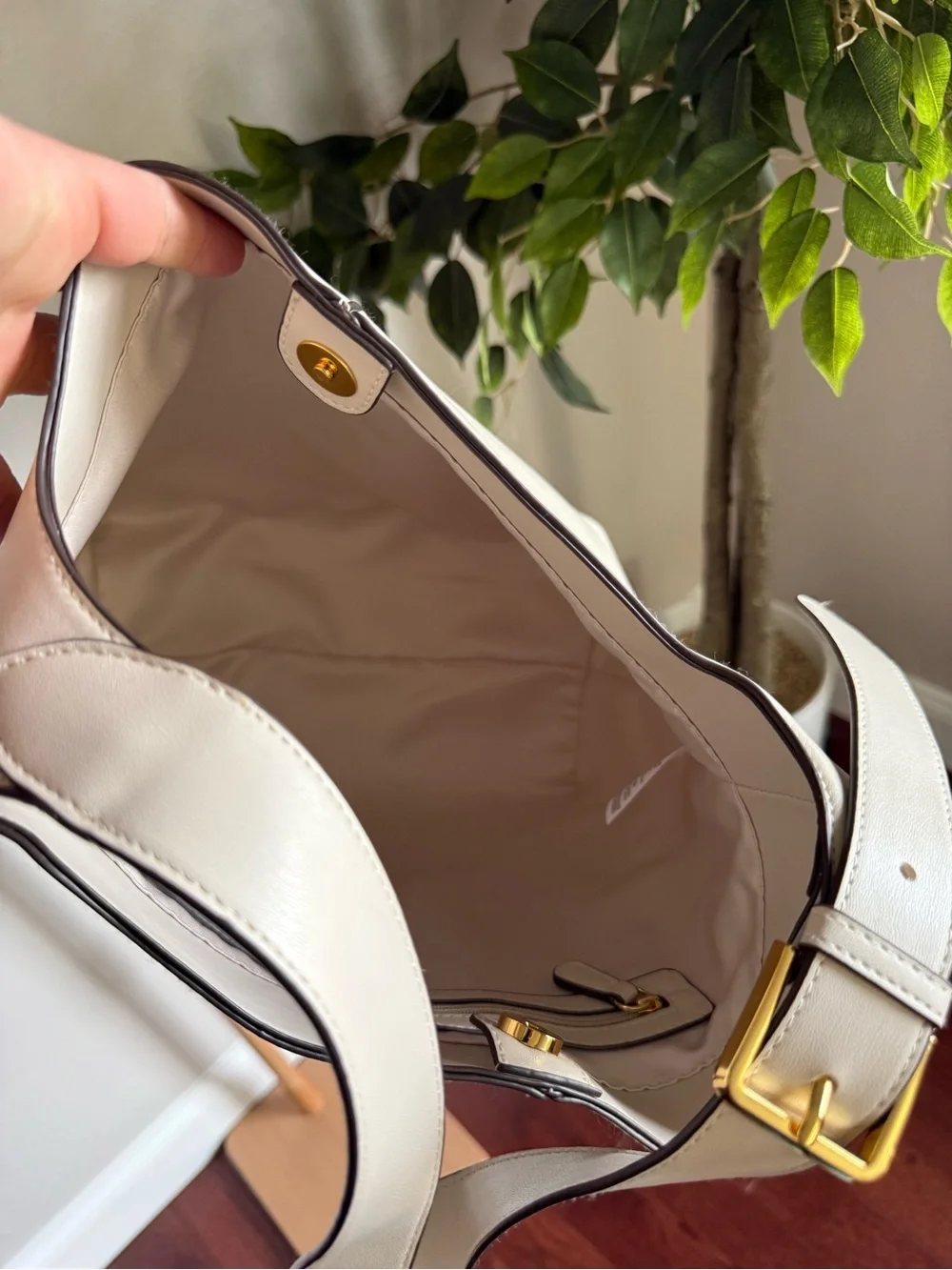 Time and Tru Shively Bucket Handbag in Ivory Beige Vegan Leather OS Brand New